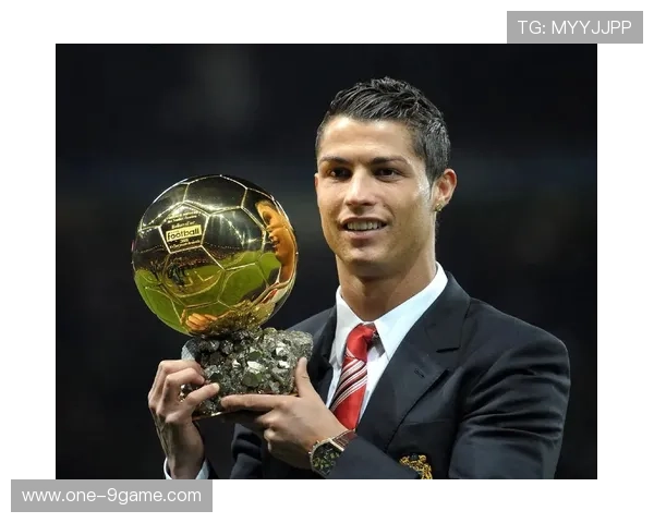 从瘦小少年到绿茵巨星讲述足球球星逆袭成长励志故事