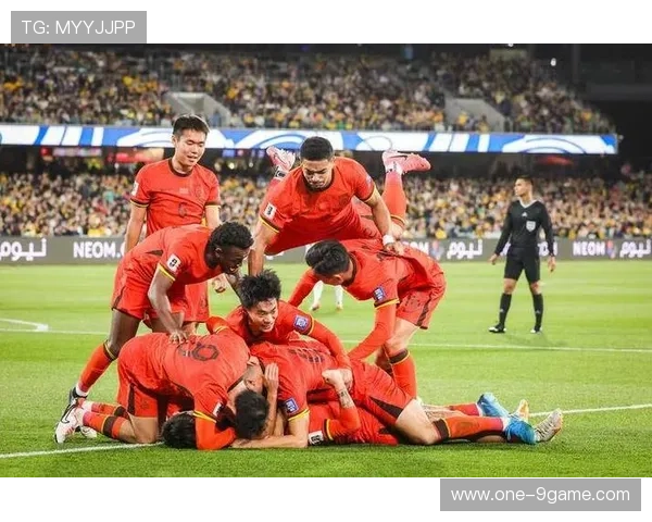 足球球星因染红色而被罚下场的历史瞬间及其背后原因揭秘